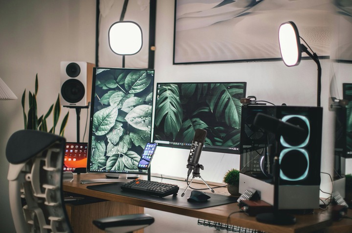 MIKROFON STUDYJNY Z TRIPODEM POJEMNOŚCIOWY REGULACJA UCHWYT GAMINGOWY USB