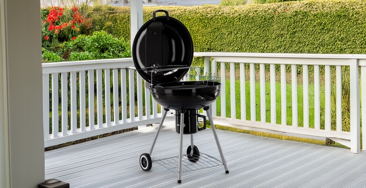 GRILL WĘGLOWY KULISTY Z POKRYWĄ, POPIELNIKIEM I KÓŁKAMI 66x57x85 CM