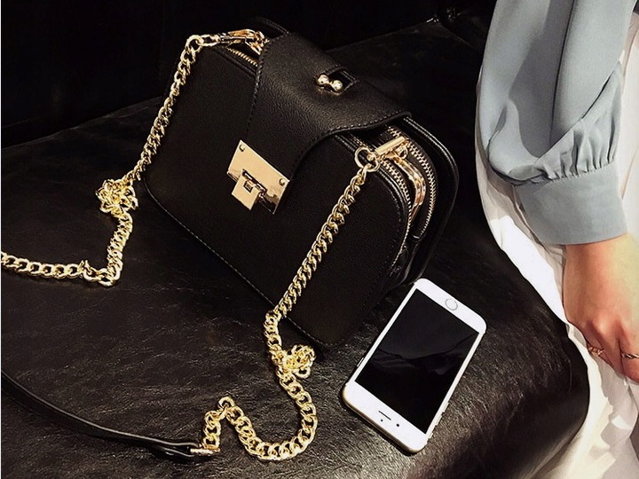 Torebka Damska KUFEREK Czarna Pojemna Elegancka na Łańcuszku Usztywniana