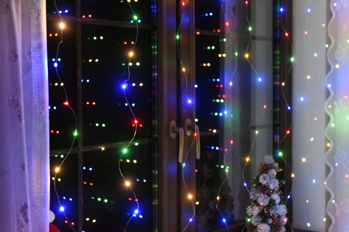 KURTYNA ŚWIETLNA LAMPKI SOPLE DRUCIKI 200 LED 2x2m GIRLANDA USB + ADAPTER
