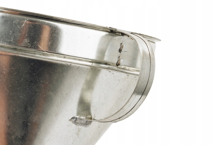 Lejek do paliwa metalowy krzywy z sitkiem