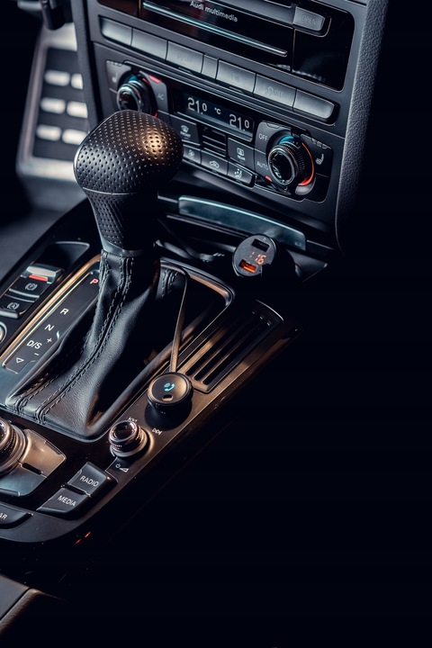 TRANSMITER BLUETOOTH SAMOCHODOWY ŁADOWARKA ZESTAW GŁOŚNOMÓWIĄCY USB QC3.0