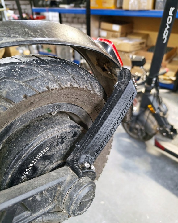 Wspornik błotnika Motus PRO 10 2022 WYTRZYMAŁY