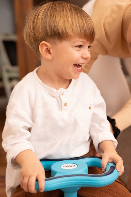 TOYZ POJAZD JEŹDZIK GRAWITACYJNY FIESTA ŚWIECĄCY RÓŻOWY