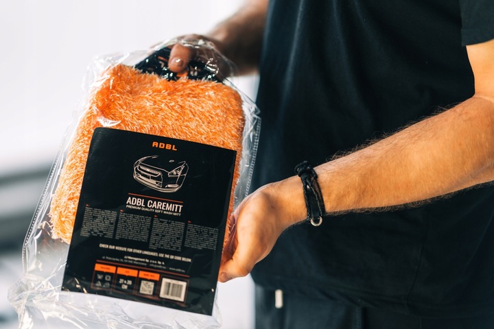 ZESTAW DO MYCIA AUTA rękawica z mikrofibry + ręcznik do osuszania + szampon