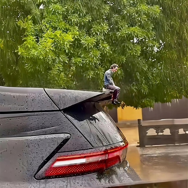 FIGURKA JOKER 27CM Z MASKĄ I PODSTAWKĄ DEKORACJA DO SAMOCHODU I PÓŁKI