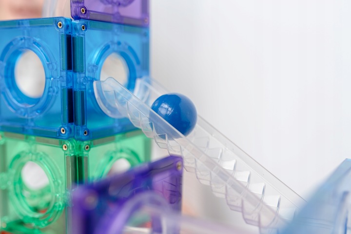 Connetix klocki magnetyczne Ball Run kulodrom 92 szt. + gratis