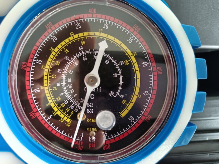 Zestaw manometrów R32 R410 R134a walizka przewody