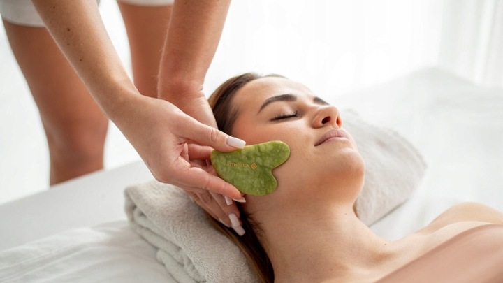 WAŁEK JADEITOWY DO TWARZY ROLLER + PŁYTKA GUA SHA ZESTAW PREZENT ACUS MED