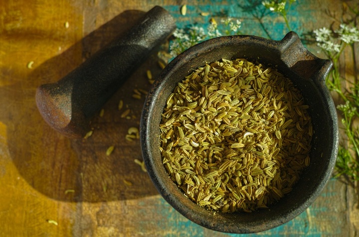 MOŹDZIERZ ŻELIWNY KUCHENNY Z TŁUCZKIEM DO PRZYPRAW ZIÓŁ TŁUCZEK UBIJAK