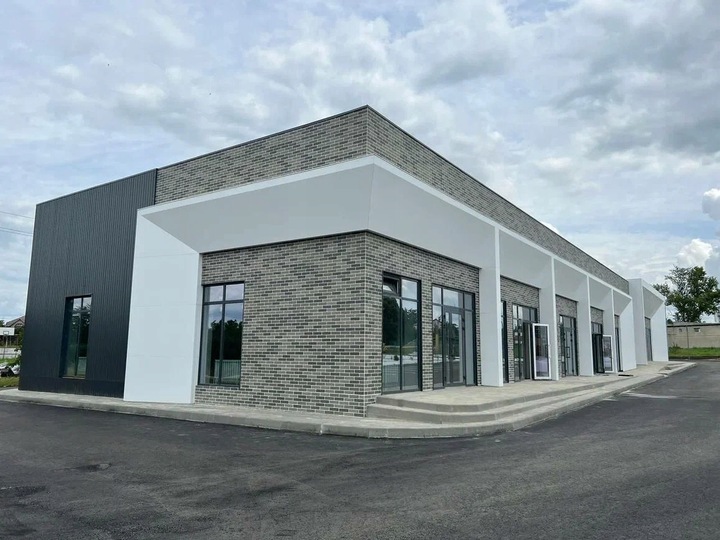 Próbki kolorystyczne cegieł AMK na siatce