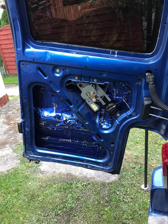 MATA WYGŁUSZAJĄCA DO SAMOCHODU NAJLEPSZA GRUBOŚĆ redukcja wibracji drgań