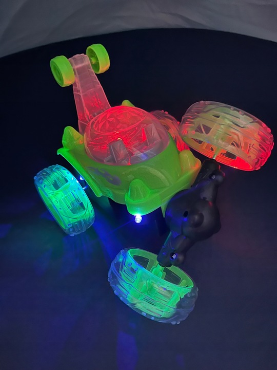 AUTKO AUTO TWISTER AKROBATA 360 ZDALNIE STEROWANY SAMOCHÓD KASKADER