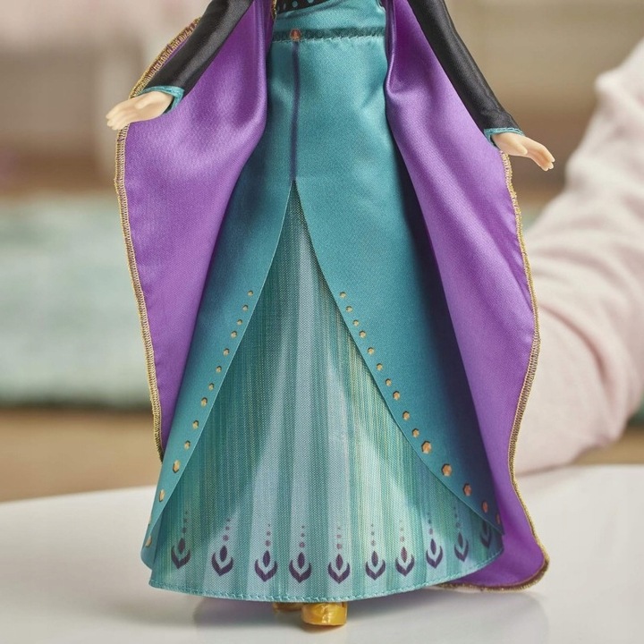 LALKA ANNA DISNEY FROZEN ŚPIEWAJĄCA INTERAKTYWNA KRAINA LODU HASBRO E8881