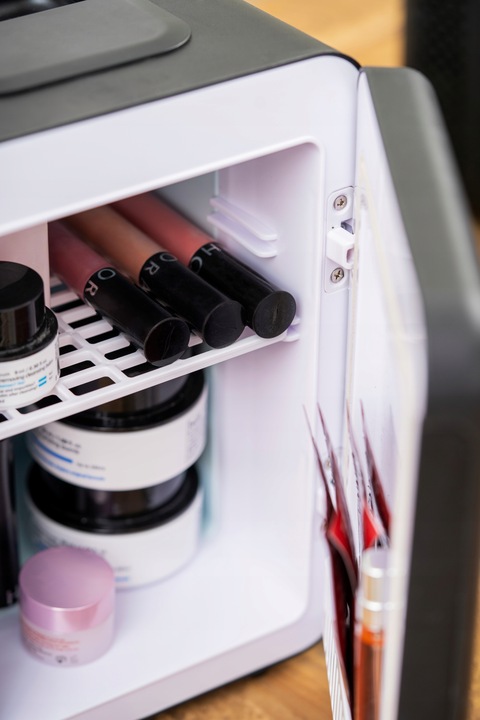 MINI LODÓWKA PRZENOŚNA turystyczna samochodowa 12V i 230V na KOSMETYKI LEKI