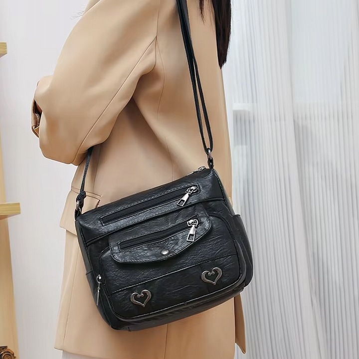 Torebka Damska MAŁA CZARNA na Ramię W serca Pojemna Kuferek Dużo Kieszonek