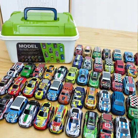 DUŻY ZESTAW SAMOCHODÓW METALOWE RESORAKI w walizce Autka AUTKO Z NAPĘDEM