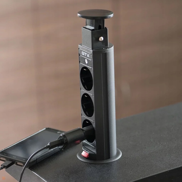 GNIAZDO POTRÓJNE CHOWANE W BLAT NABLATOWE GNIAZDKO