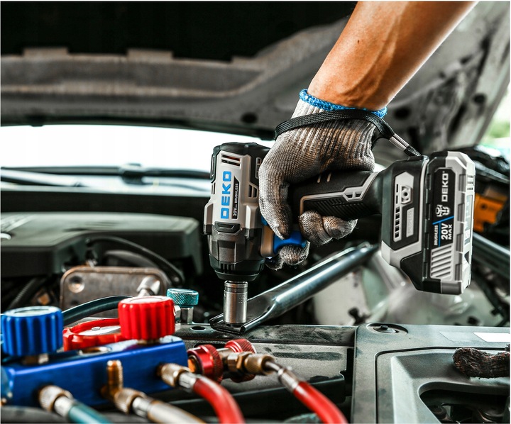 KLUCZ UDAROWY AKUMULATOROWY DO KÓŁ BEZSZCZOTKOWY 1/2" NASADKI 2xAKU 20V