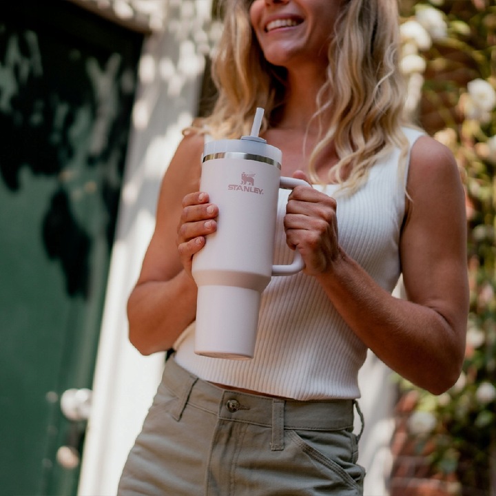 Tumbler ze stali nierdzewnej Quencher H2.O FlowState 1180ml Stanley Rose