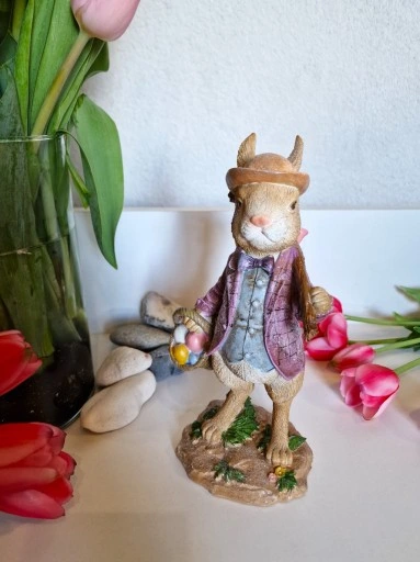 FIGURKA - WIELKANOCNY ZAJĄC KRÓLIK Z PISANKAMI II