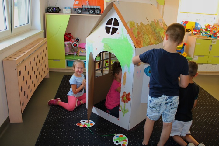 Domek dla dzieci z tektury