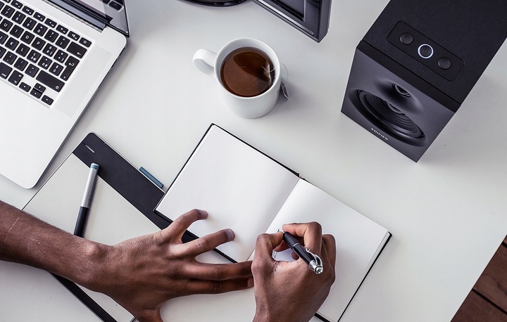 EDIFIER R1080BT PROFESJONALNE GŁOŚNIKI ZESTAW AUDIO 2.0 BLUETOOTH RCA 24W