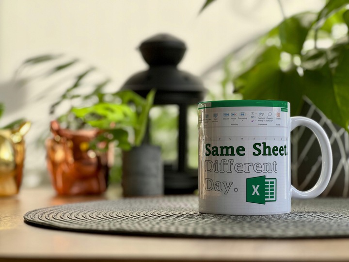 ŚMIESZNY KUBEK NA PREZENT DO PRACY BIURA SAME SHEET DIFFERENT DAY EXCEL