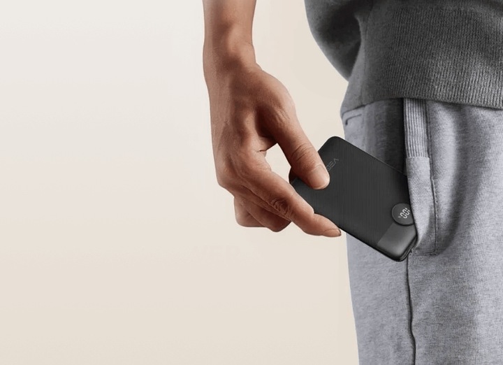 Powerbank VEGER C11 10000 mAh wbudowane kable Lightning USB C mały lekki