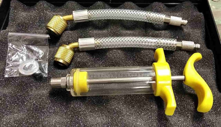 Dozownik do oleju, barwnika UV+adaptery 1/4 i 5/16 do klimatyzacji, 20ml