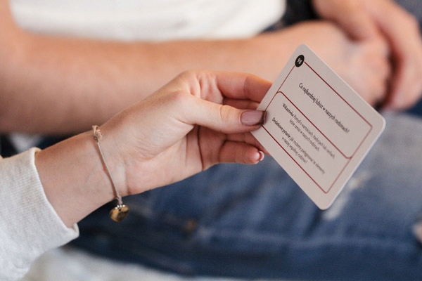 GRA KARCIANA DLA PAR - Ekskluzywne karty z pytaniami, Walentynki 2025