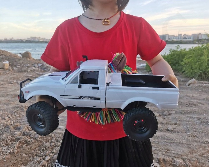 SAMOCHÓD ZDALNIE STEROWANY Auto RC TERENOWY WPL 4x4 PILOT OFF ROAD DUŻY