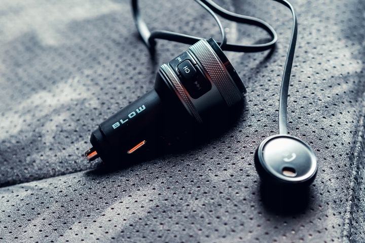 TRANSMITER BLUETOOTH SAMOCHODOWY ŁADOWARKA ZESTAW GŁOŚNOMÓWIĄCY USB QC3.0