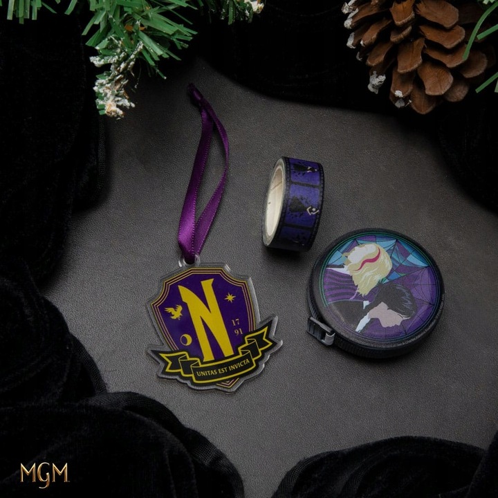 WEDNESDAY KALENDARZ ADWENTOWY 24 PREZENTY ORYGINALNY CINEREPLICAS 2024