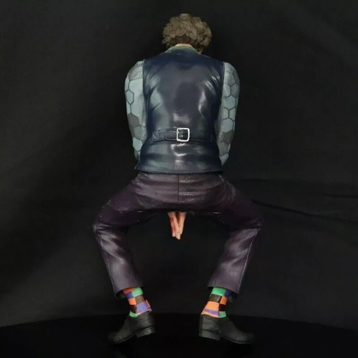 FIGURKA JOKER 27CM Z MASKĄ I PODSTAWKĄ DEKORACJA DO SAMOCHODU I PÓŁKI