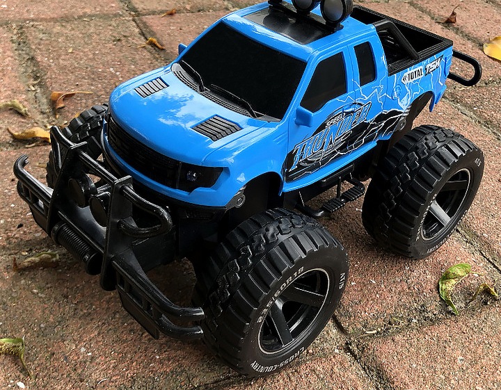 SAMOCHÓD ZDALNIE STEROWANY PILOT RC TERENOWY AUTO NA AKUMULATOR 1:14