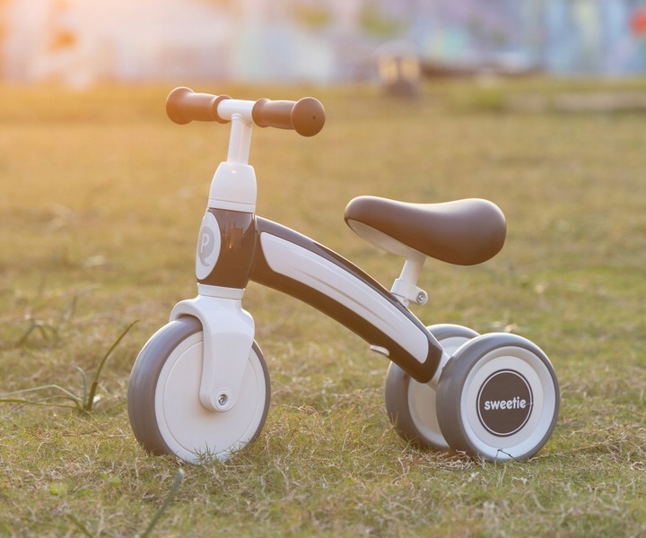 Qplay Pojazd Rowerek Trójkołowy Sweetie Dark Grey Wygodny i Stylowy Design