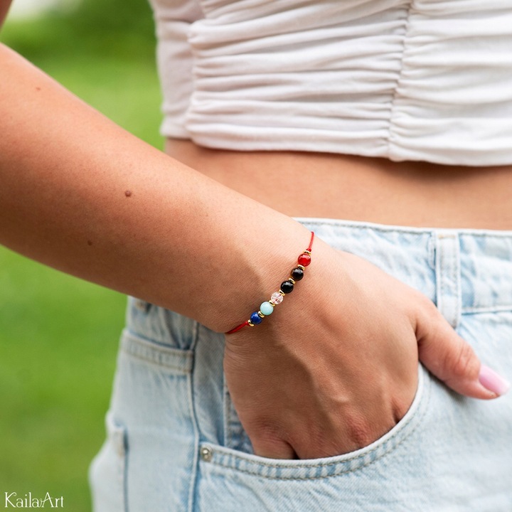 STRZELEC ZNAK ZODIAKU BRANSOLETKA czerwona na sznurku z kamieni naturalnych