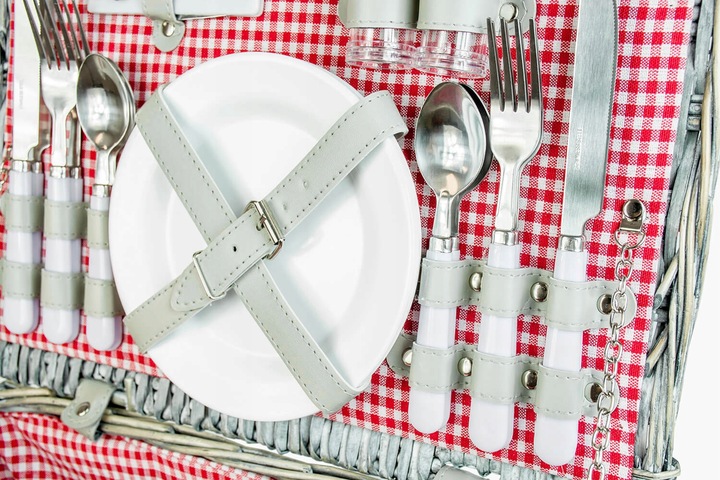 Duży kosz piknikowy z zestawem sztućców talerzy dla 4 osób biała wiklina