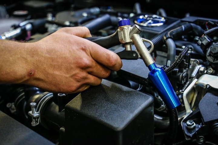 PISTOLET DO PRZEDMUCHIWANIA Z DYSZĄ VENTURIEGO