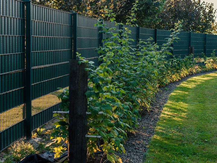 Taśma ogrodzeniowa ZIELONA 19 cm x 35 m OSŁONA NA OGRODZENIE PANELOWE PŁOT