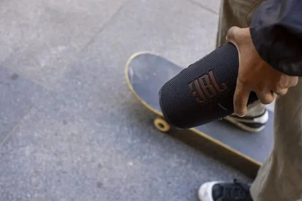 Głośnik przenośny JBL Charge 5 biały