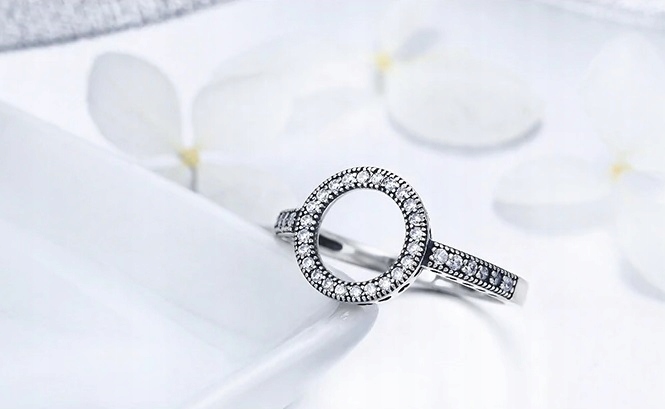 Pierścionek srebrny kółeczko cyrkonie drobne kryształki elegancki stal 925