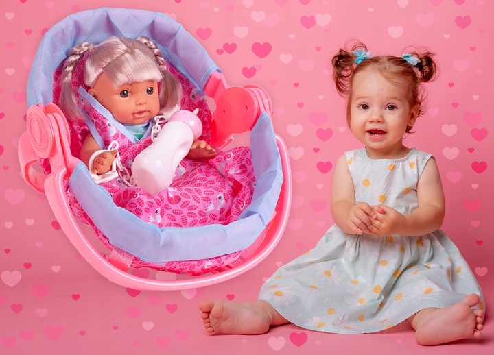 LALKA W NOSIDEŁKU INTERAKTYWNA SIUSIA GAWORZY Z BUTELKĄ WARKOCZE UBRANKO