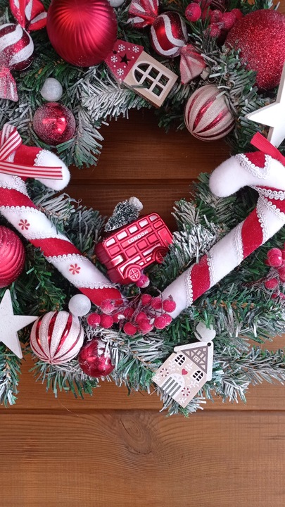 Wianek świąteczny na drzwi CUKIERKOWY ODCIENIE CZERWIENI