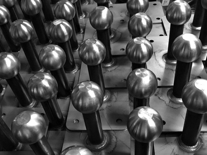 Wieszak do platform rowerowych ścienny kula PEŁNA, toczona CNC