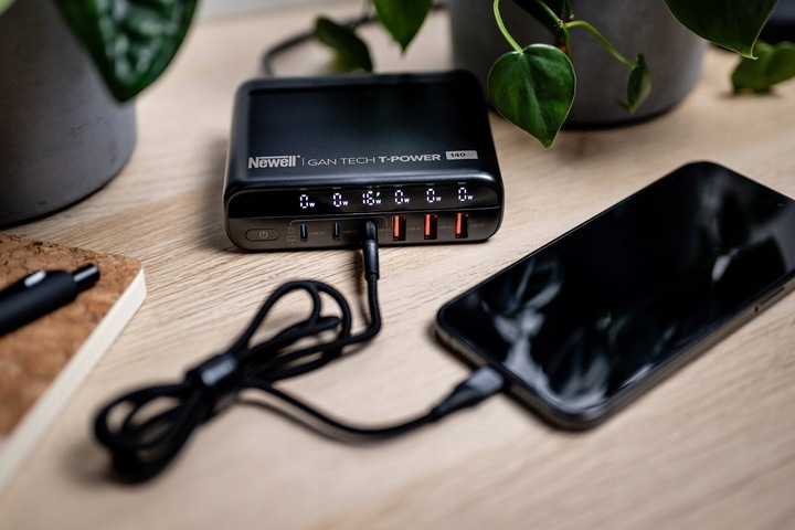 Ładowarka sieciowa z adapterami Newell GaN Tech T-power 140W 3xUSB-C 3xUSB