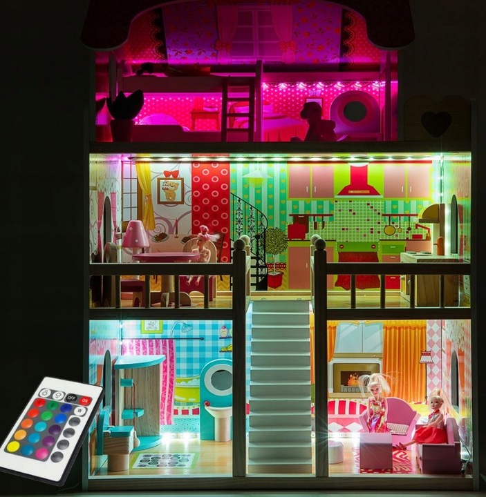 Gigantyczny drewniany domek do zabawy dla dziecka