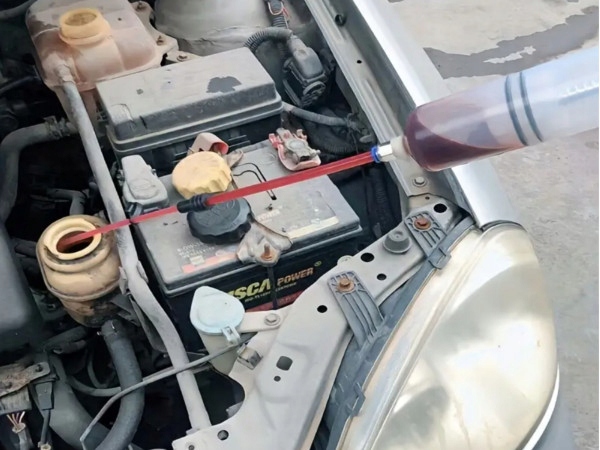 500ML WYSYSARKA ODSYSARKA STRZYKAWKA Oleju Płynu Hamulcowego Paliwa POMPKA