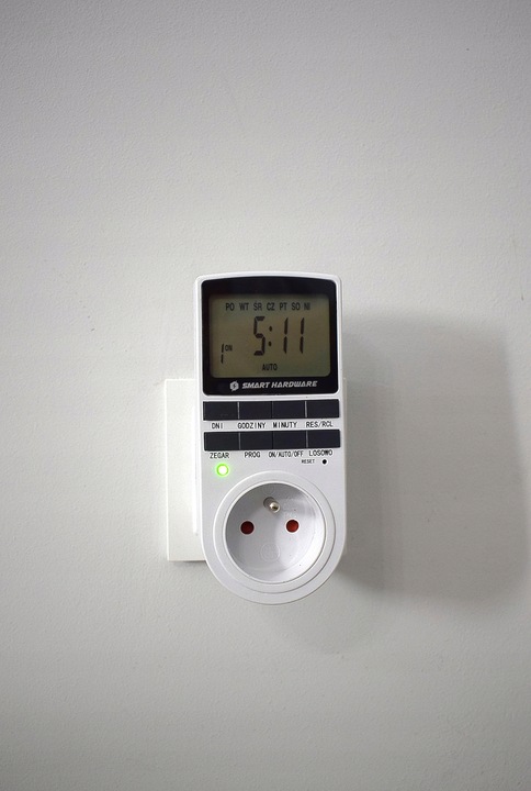PROGRAMATOR CZASOWY WŁĄCZNIK WYŁĄCZNIK LCD CYFROWY HARMONOGRAM 7 DNI POLSKI